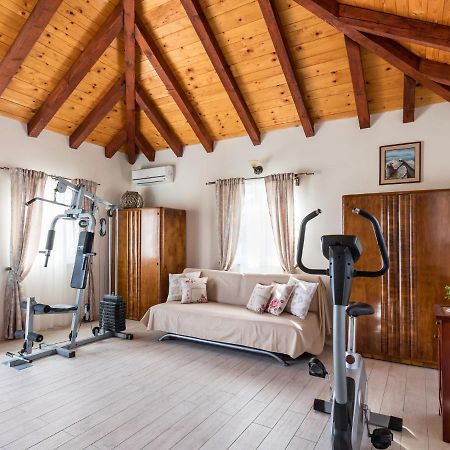 Luxurious Villa In Selca With Pool Экстерьер фото