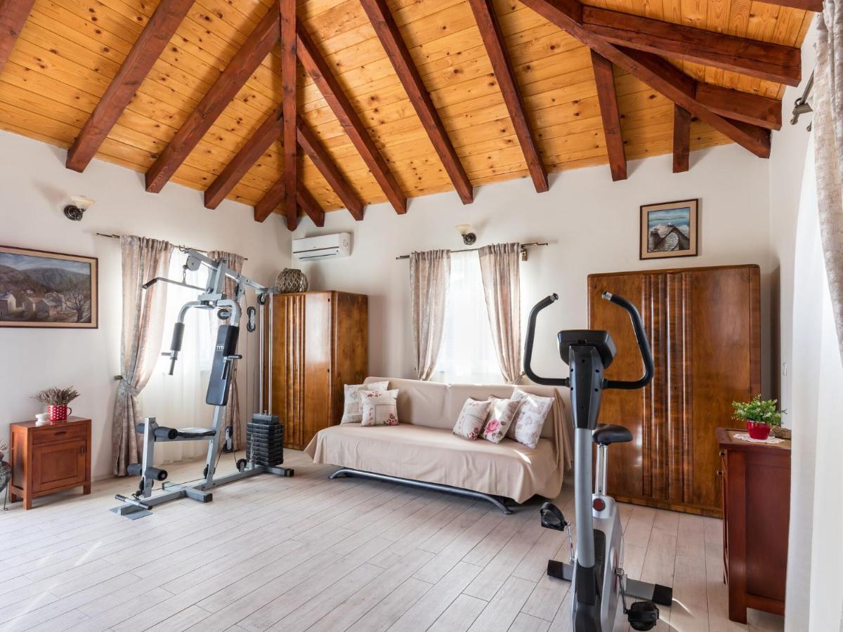 Luxurious Villa In Selca With Pool Экстерьер фото