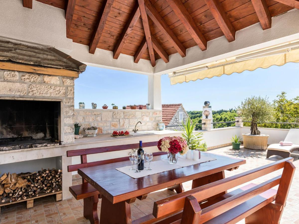 Luxurious Villa In Selca With Pool Экстерьер фото